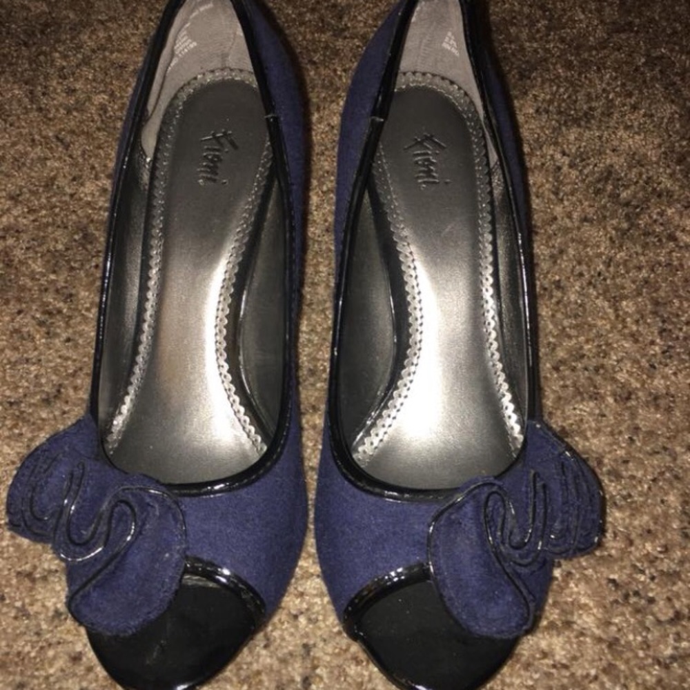 Heels - Picture 2 of 3